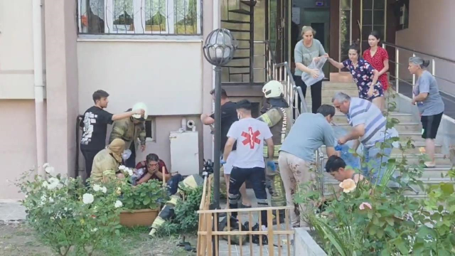 İstanbul'da kimyasal alarm! Bodrumda 5 kişi zehirlendi, müdahale ekibi de çıkamadı İstanbul'da kimyasal alarm! Bodrumda 5 kişi zehirlendi, müdahale ekibi de çıkamadı