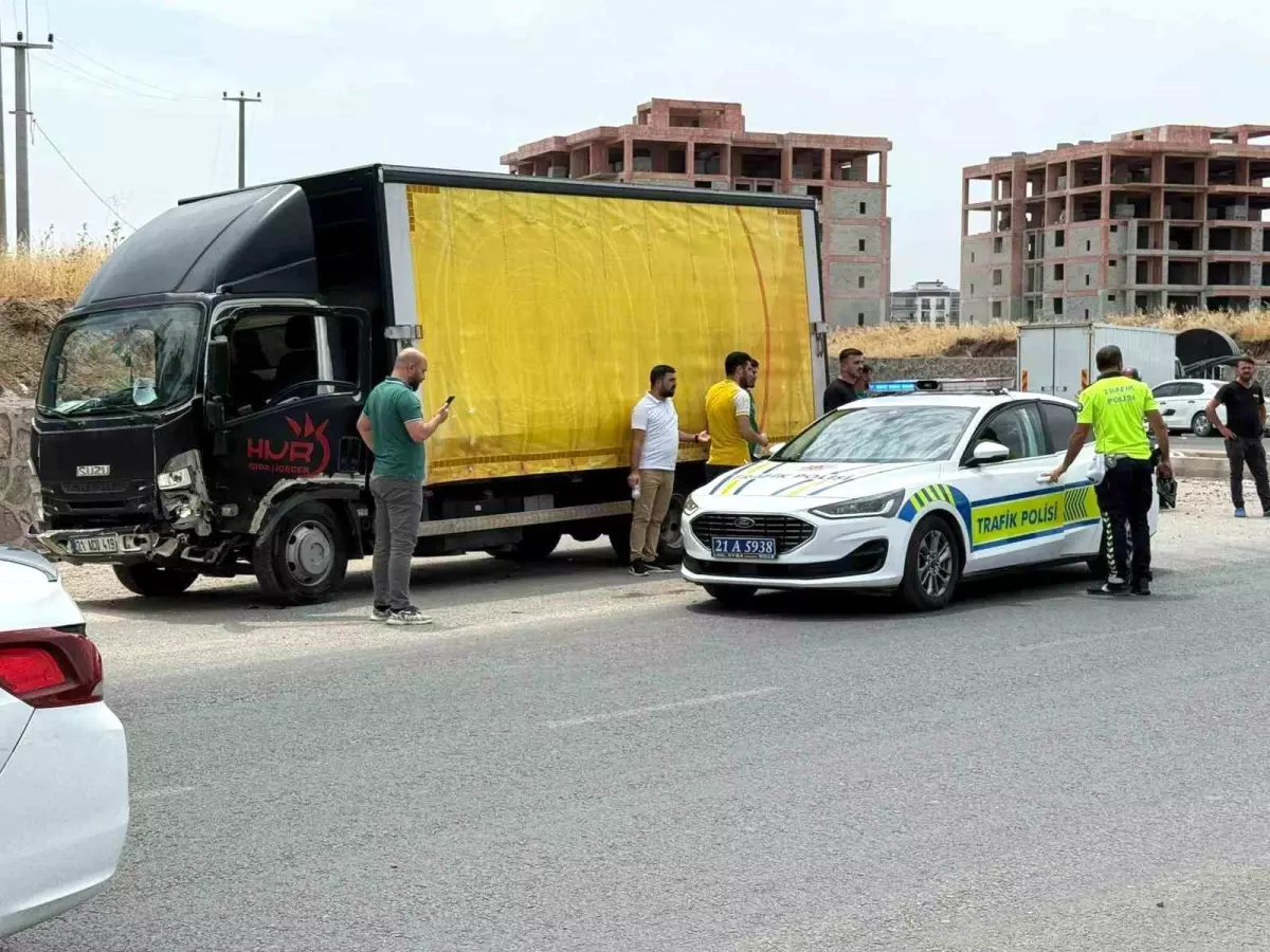 Diyarbakır'da Trafik Kazası: 2 Yaralı