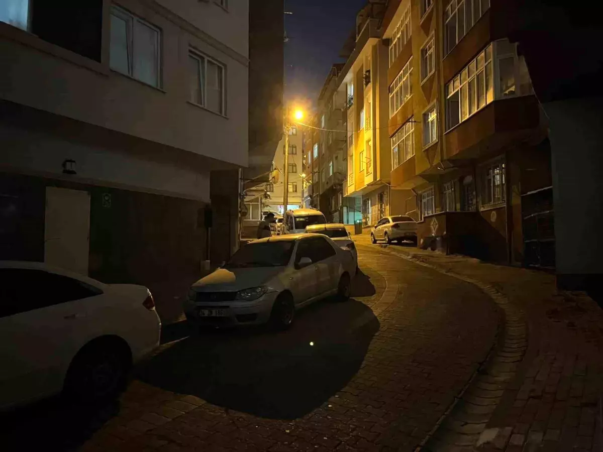 Küçükçekmece'de Tavuk Zehirlenmesi: 4 Kişi Hastaneye Kaldırıldı