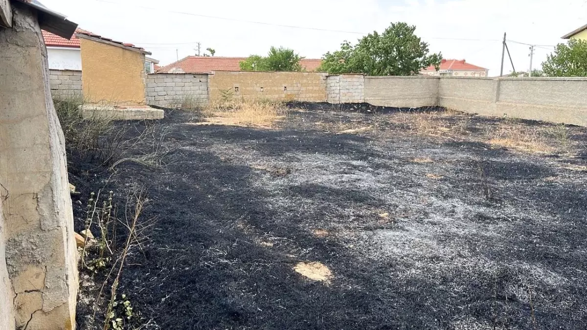 Konya'da Müstakil Evde Ot Yangını Kontrol Altına Alındı
