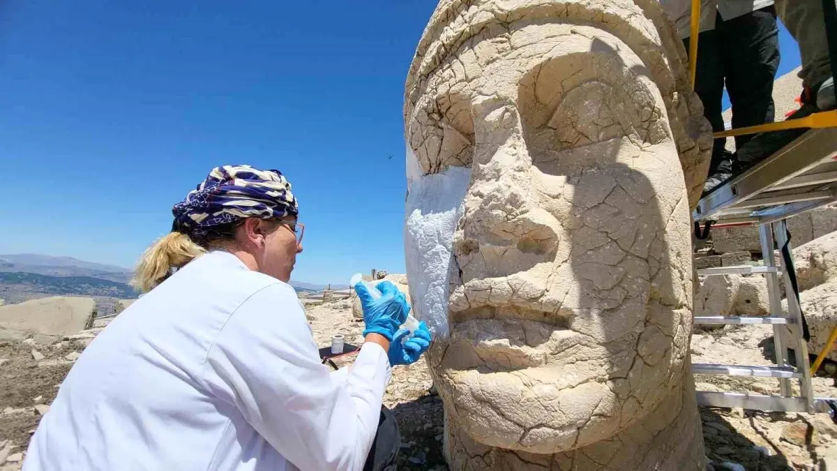 Nemrut Dağı'ndaki Heykellere Nano Kireç Uygulamasıyla Restorasyon