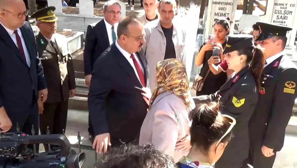 Oğlunun mezarına sarılamayan anne Şengüroğlu: 'Bir kapı açılsın yeter'