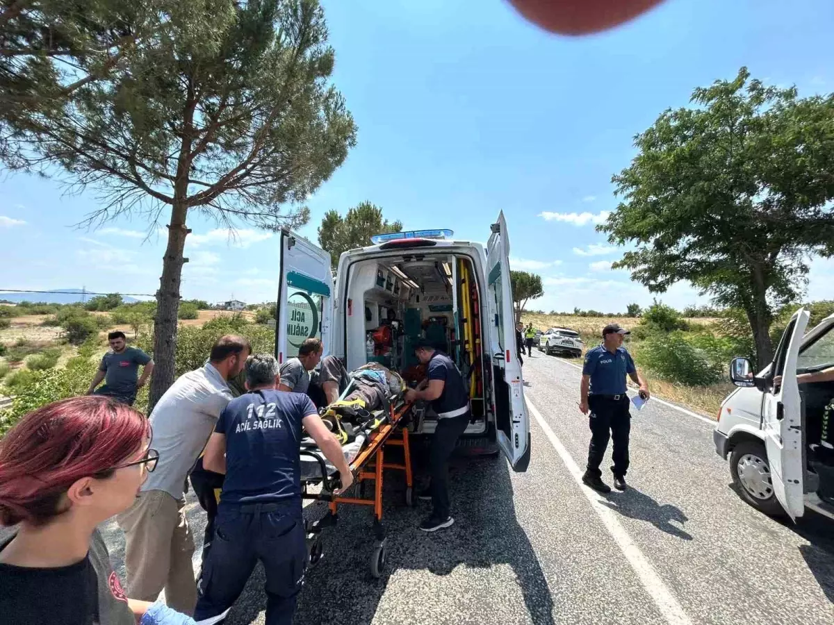 Demirci'de Trafik Kazası: 1 Ölü, 4 Yaralı