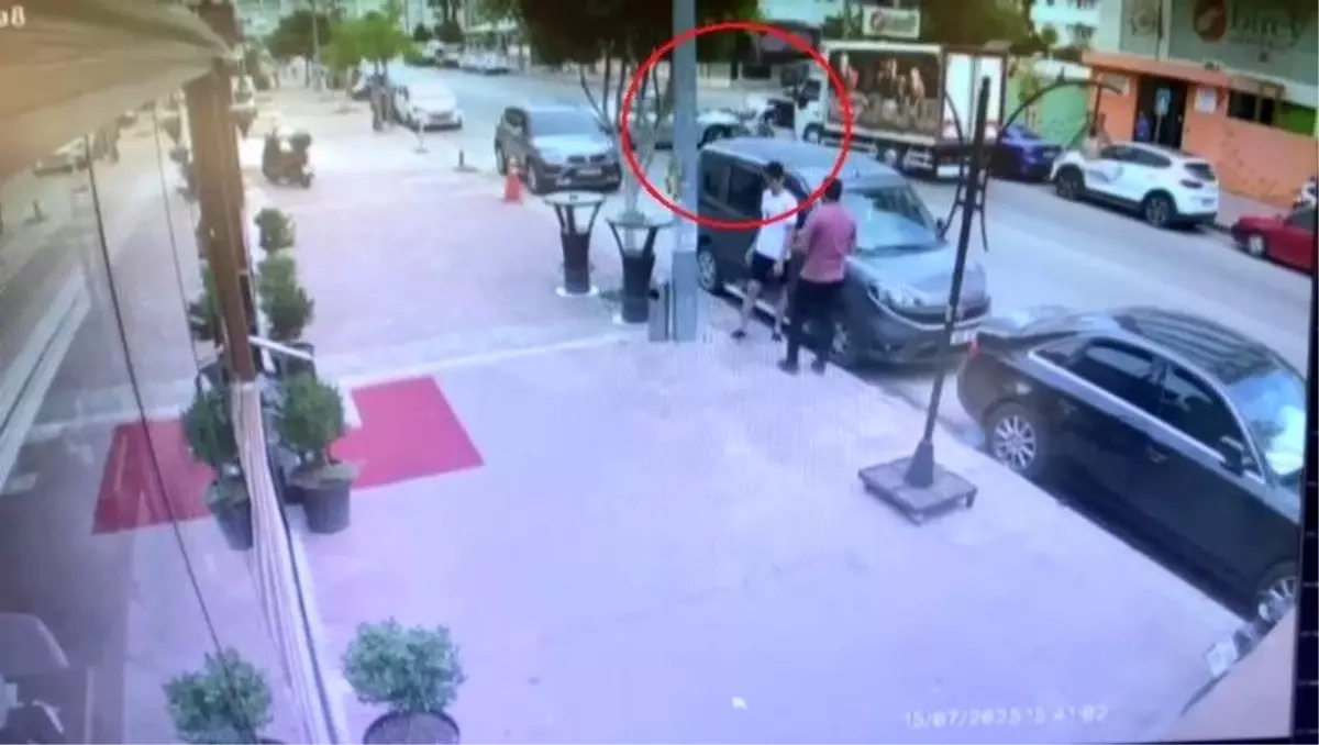 Antalya'da Motosiklet Kazası: U Dönüşü Yapan Araca Çarptı