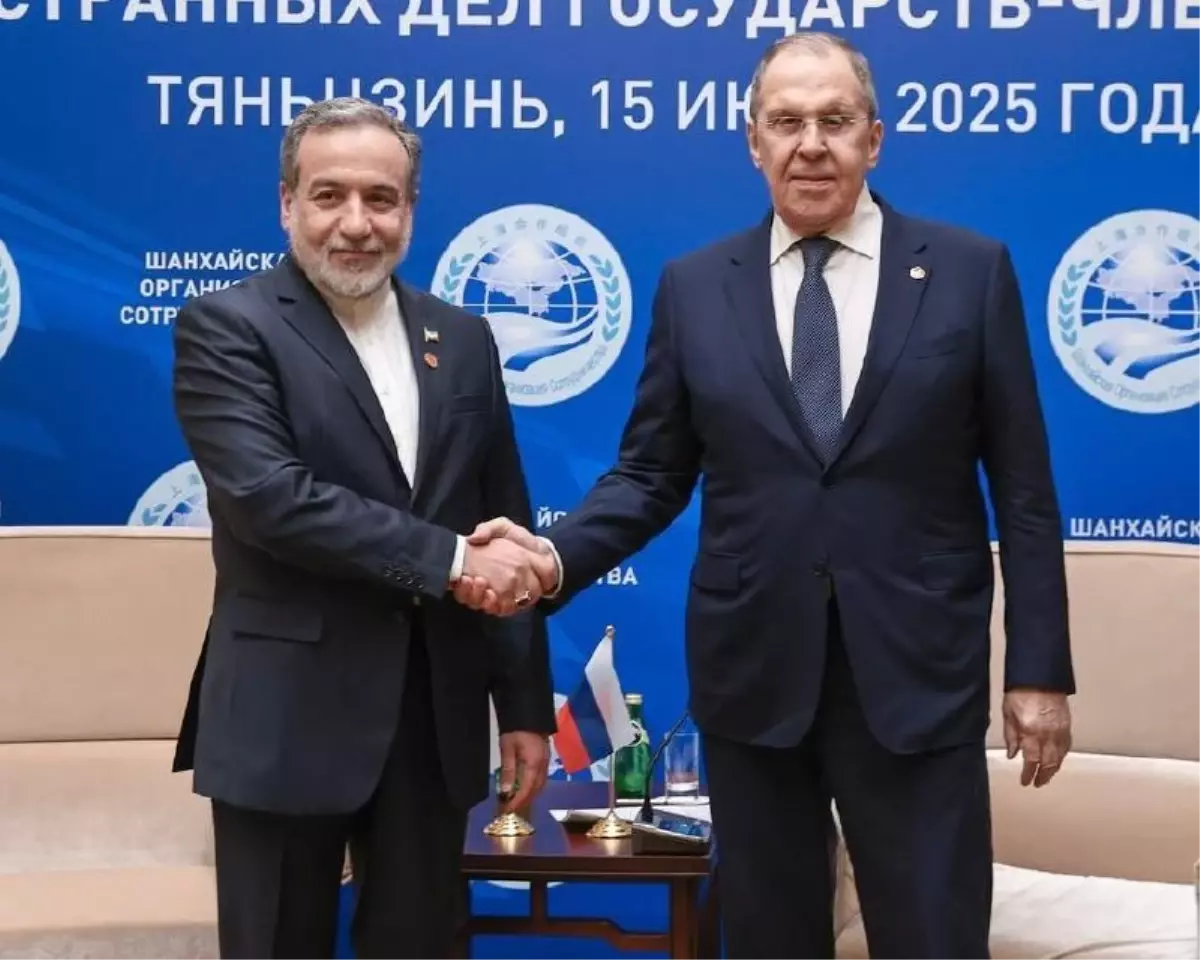 Lavrov ve Arakçi, Şanghay İşbirliği Örgütü Toplantısında Bir Araya Geldi