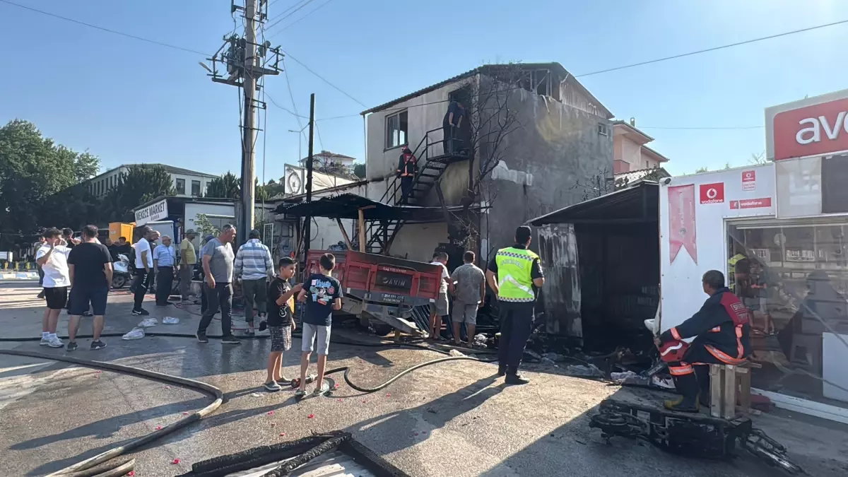 Sakarya'da Market Deposunda Yangın Çıktı
