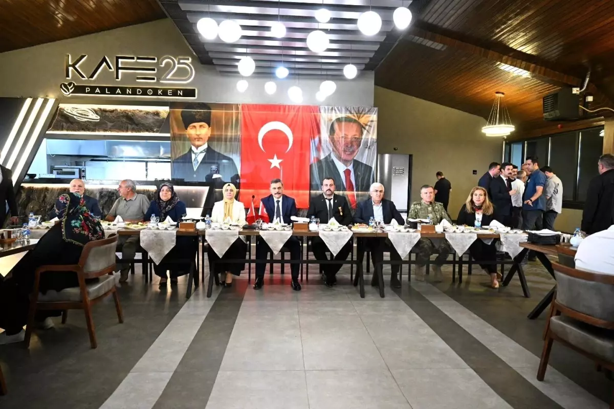 Şehit yakınları ve gaziler onuruna yemek programı düzenlendi