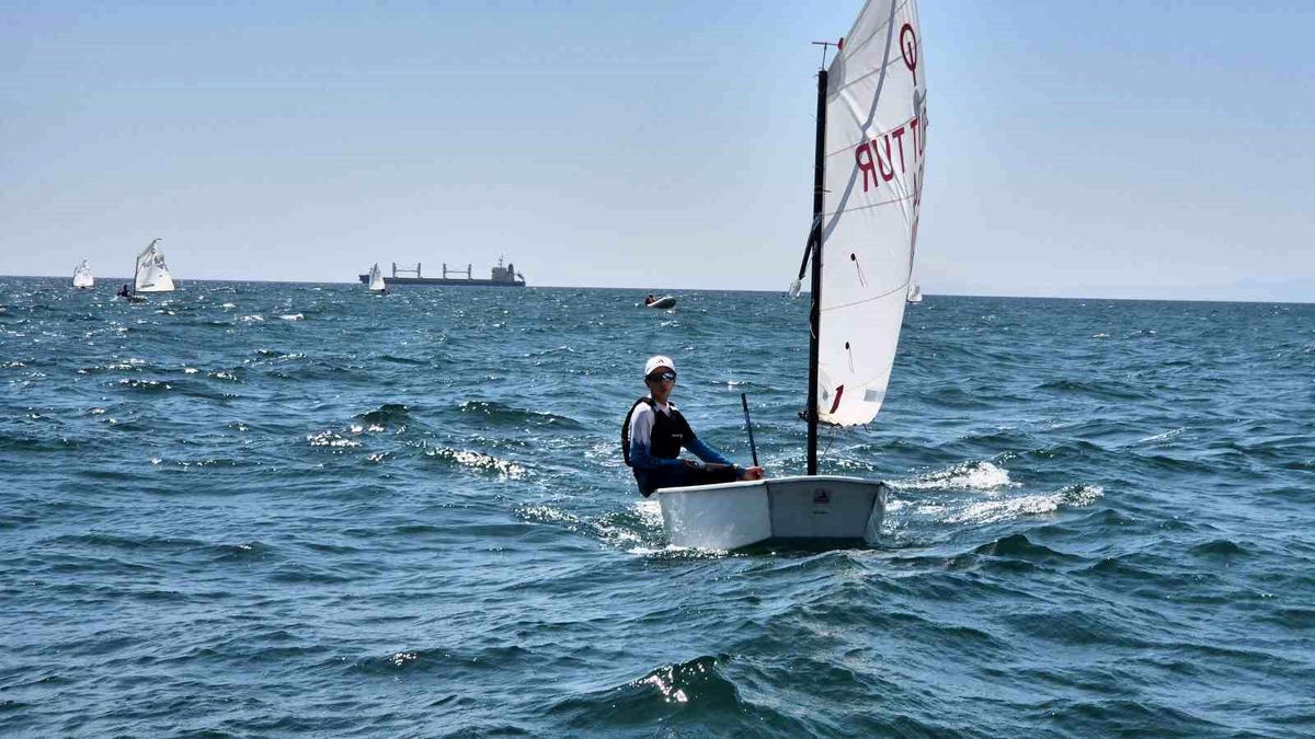 Tekirdağ'da 15 Temmuz'da Yelken Yarışları Düzenlendi