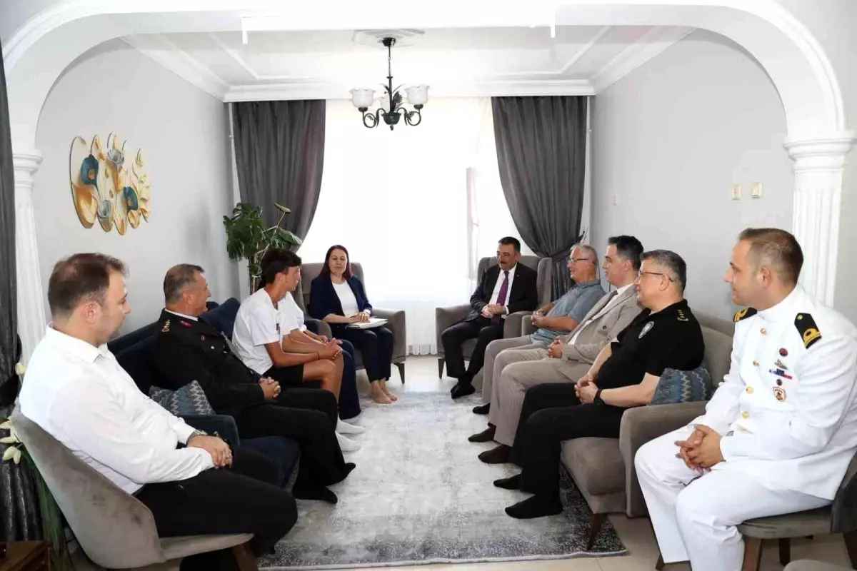 Vali Hacıbektaşoğlu'ndan şehit ailesine ziyaret