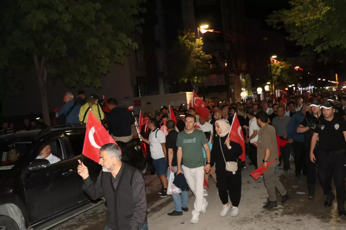 Van'da 'Demokrasi Yürüyüşü' düzenlendi