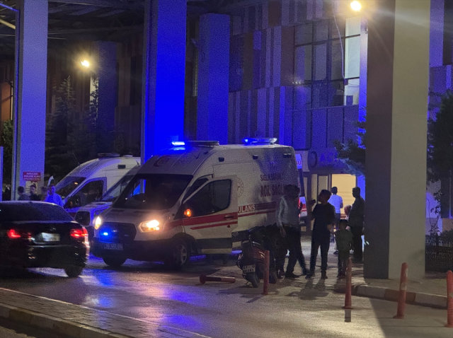 Van'da kalaşnikoflu saldırı! Baba hayatını kaybetti, 3 kızı yaralandı Van'da kalaşnikoflu saldırı! Baba hayatını kaybetti, 3 kızı yaralandı