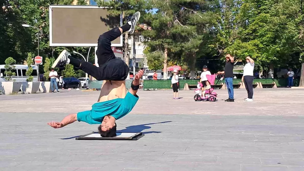 Karamanda Break Dans Şampiyonu Özkan Yağmur, Rekor Kırmayı Hedefliyor