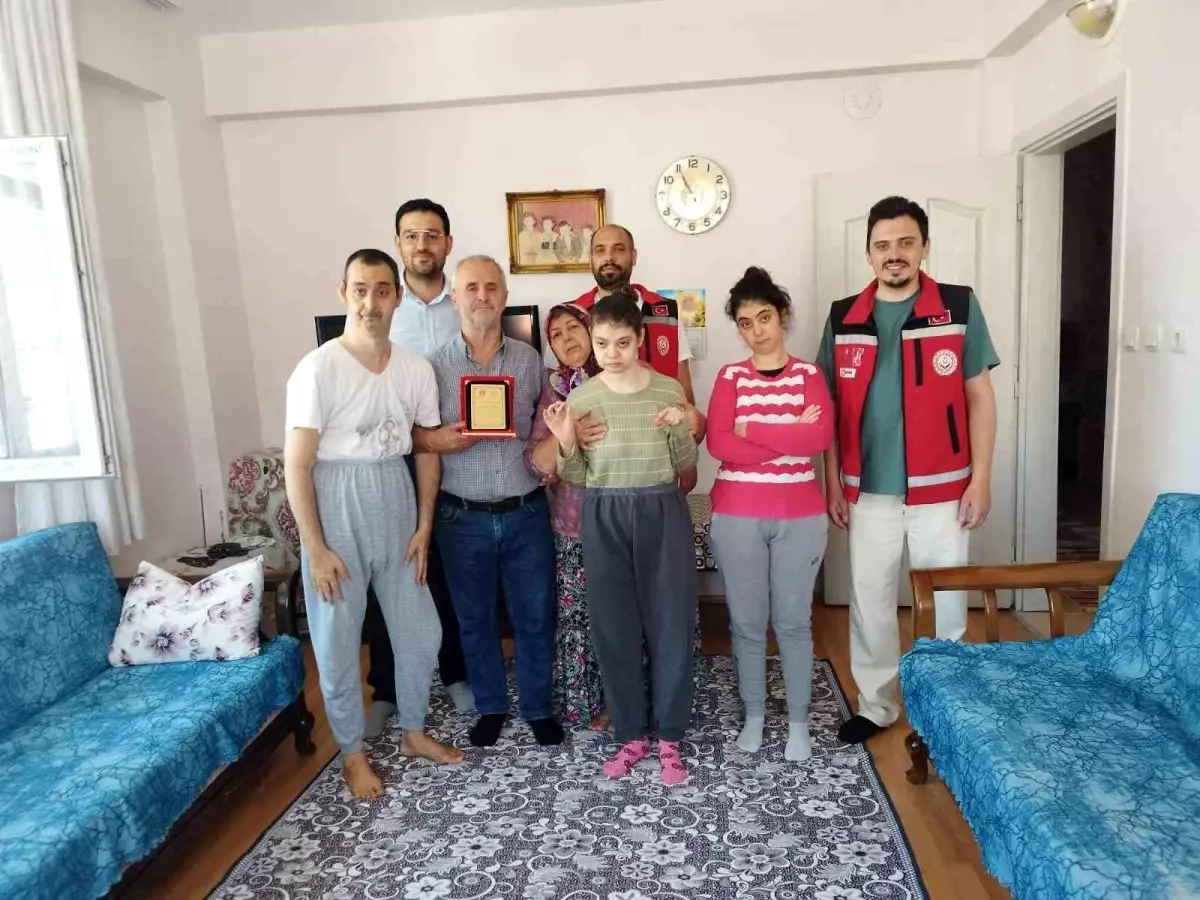 Beyşehir'de 50 Yıllık Evlilikte Örnek Çifte Teşekkür Plaketi