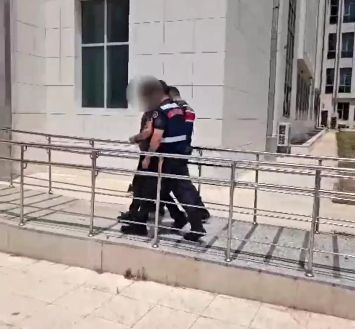 Adana'da Yüz Tanıma Sistemiyle Yakalanan Şüpheli Hapis Cezaevi Yolunda