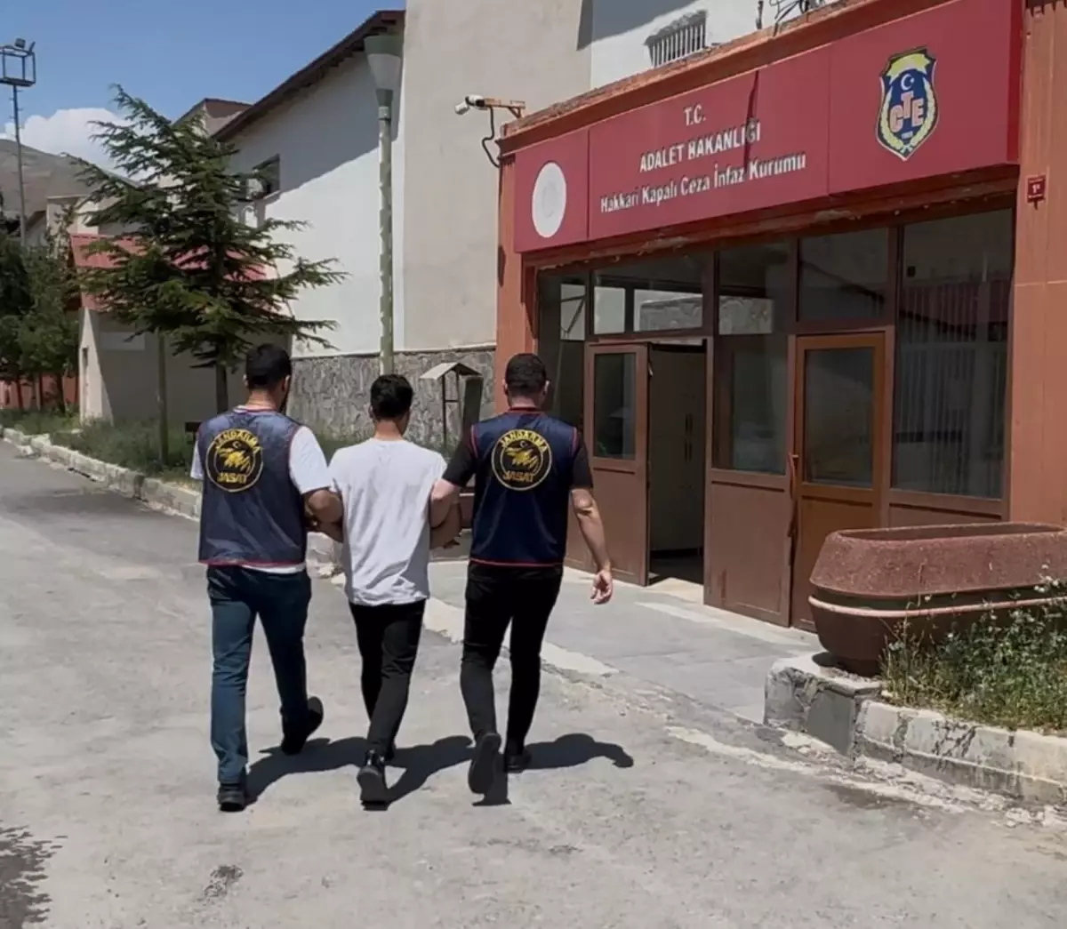 18 Yıl Kesinleşmiş Hapis Cezası Olan Dolandırıcı Hakkari'de Yakalandı
