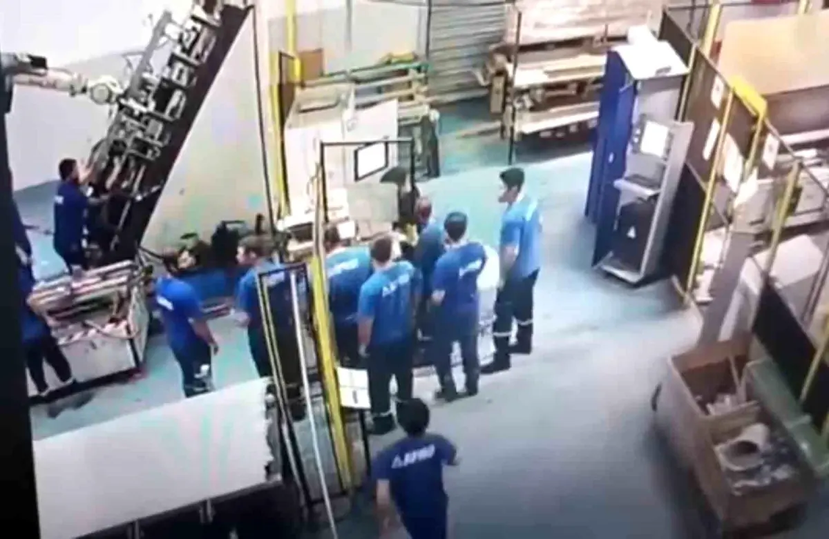 Adana'da İş Kazası: Sırta Makine Saplandı