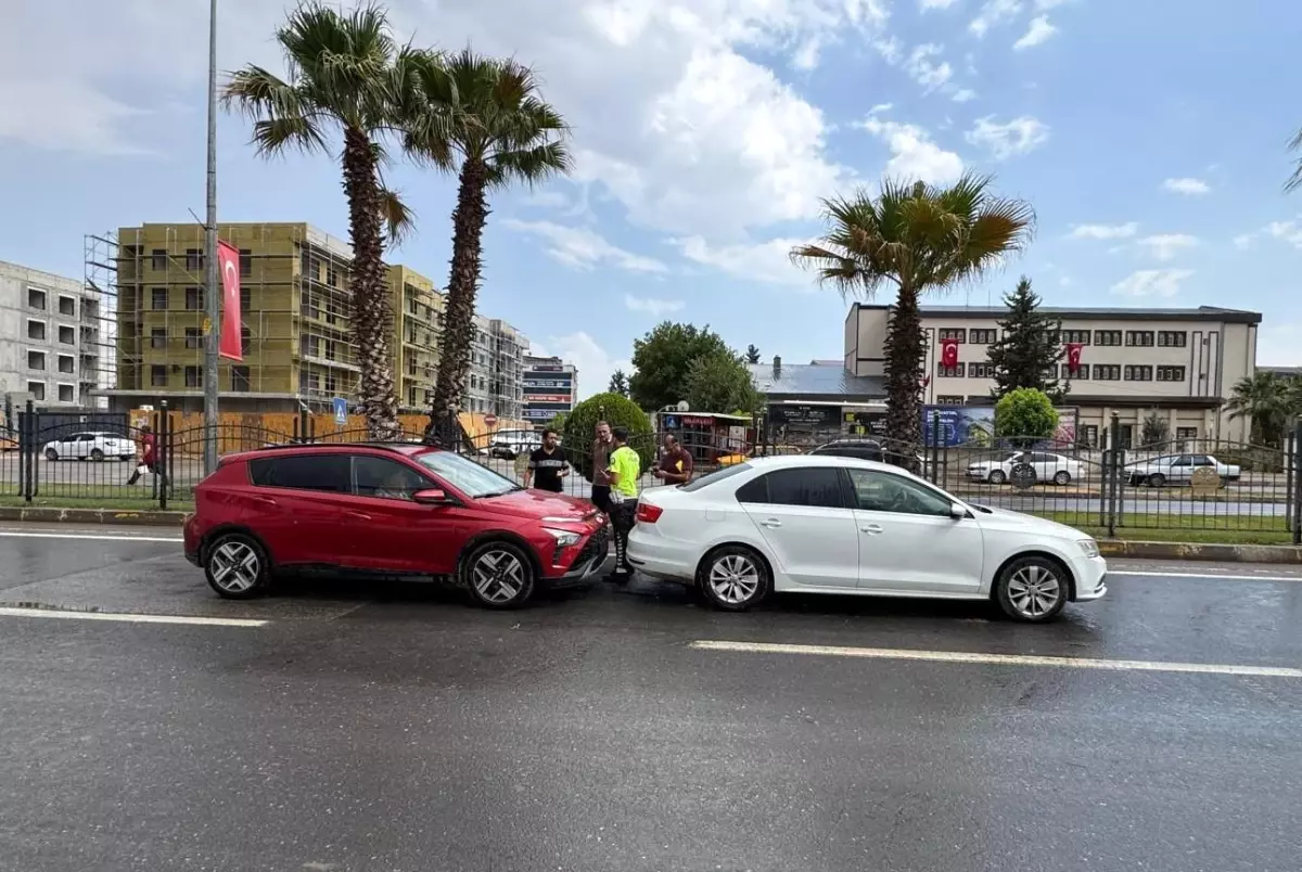 Adıyaman'da Trafik Kazası: İki Yaralı