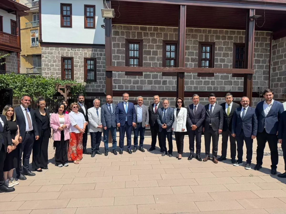 AK Parti Genel Başkan Yardımcısı Mustafa Şen: 'Kasım-Aralık İtibarıyla 1'inci Parti Konumuna Yükseldik'