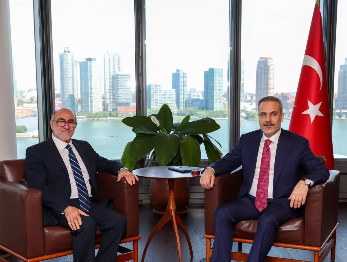 Dışişleri Bakanı Hakan Fidan, ABD Müslüman Kuruluşlar Konseyi Başkanı ile Görüştü