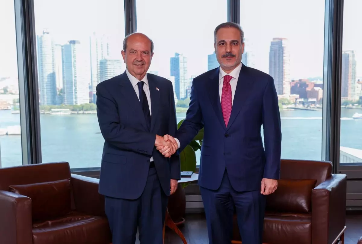 Dışişleri Bakanı Hakan Fidan, KKTC Cumhurbaşkanı Ersin Tatar ile Görüştü