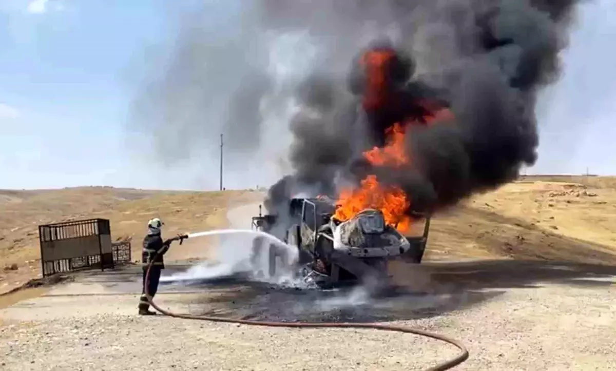 Batman'da Petrol Sahasında Yangın: Vinç Küle Döndü