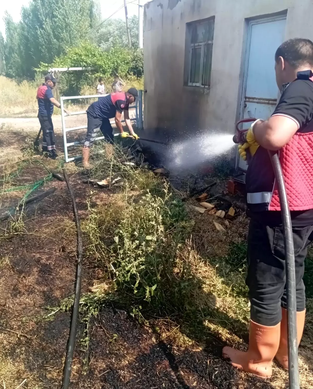 Afyonkarahisar'da Besihanedeki Yangın Kontrol Altına Alındı