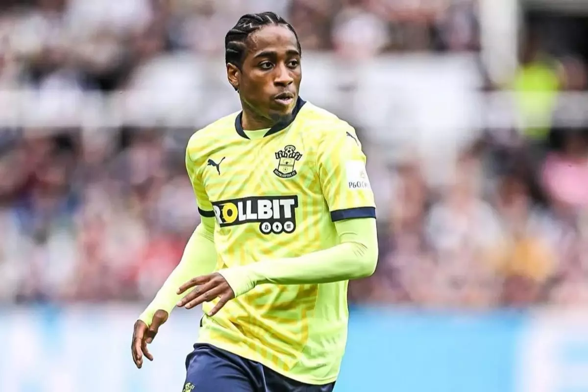Beşiktaş'ın anlaşma sağladığı Kyle Walker-Peters'ın İstanbul'a gelişi ertelendi