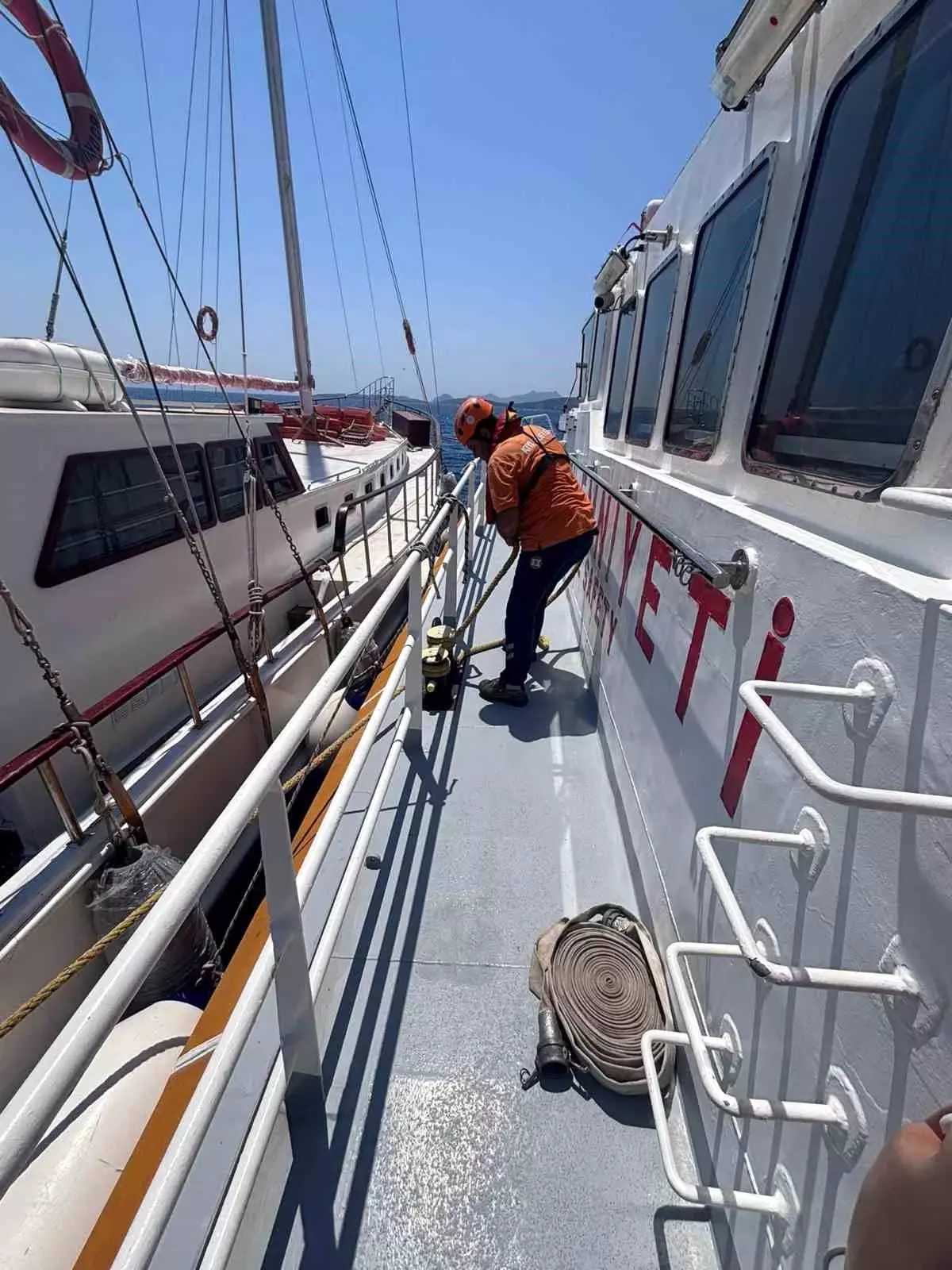 Bodrum'da Su Alarak Tehlikeye Düşen Tekne Kurtarıldı