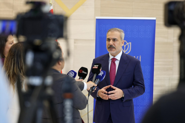 Dışişleri Bakanı Fidan: Suriye'de 3-4 saat içinde ateşkes sürecine girilecek Dışişleri Bakanı Fidan: Suriye'de 3-4 saat içinde ateşkes sürecine girilecek