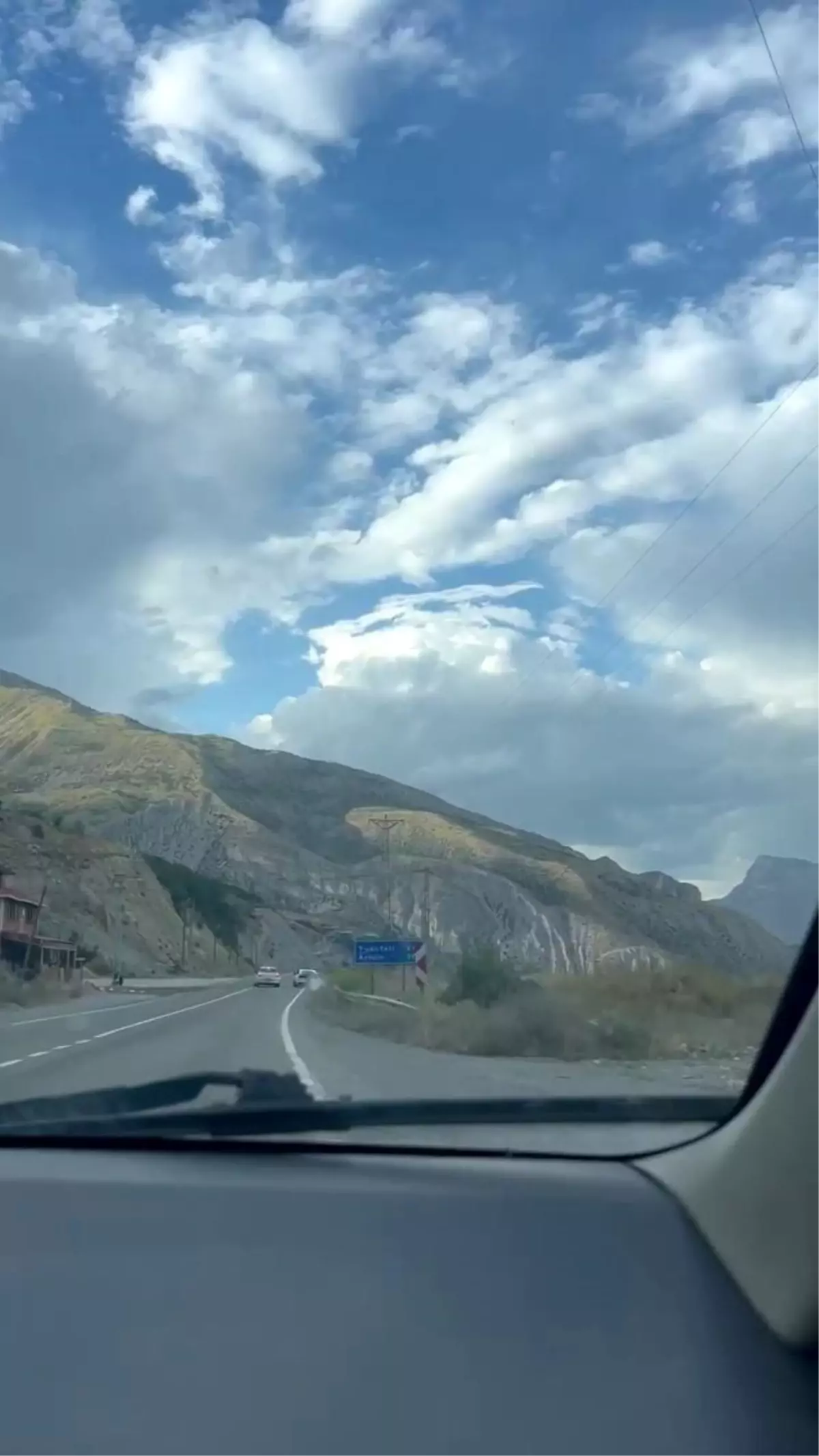 Erzurum'da Spor Araç Mıcıra Kapılmak Üzereydi: Sürücü Soğukkanlılığını Korudu