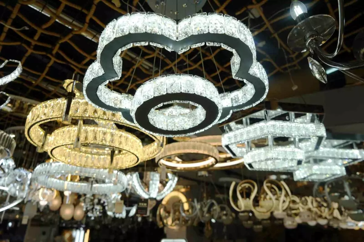 LED Avizeler Geleneksel Taşlı Avizelere Hükmediyor