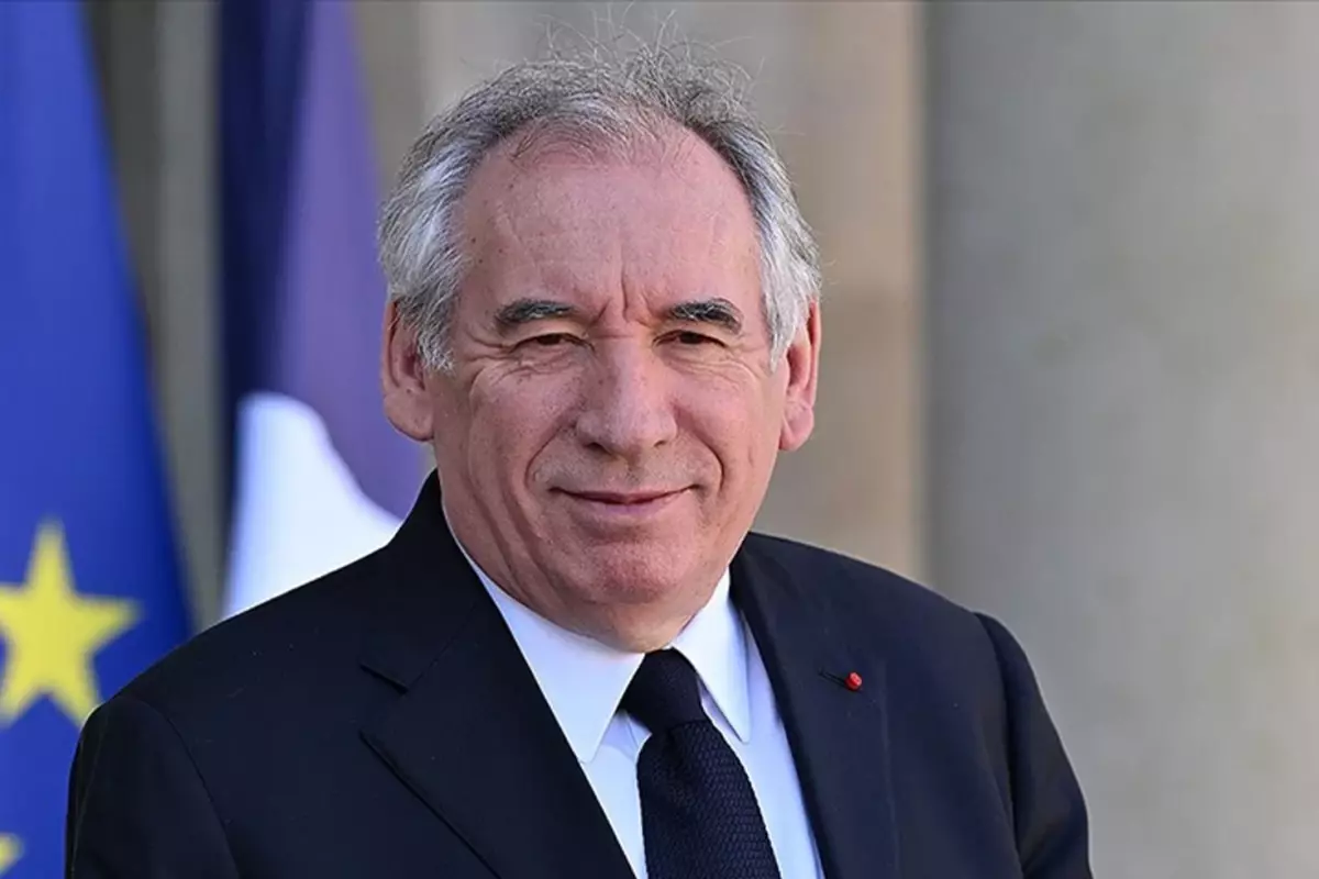 Fransa Başbakanı Bayrou'dan kamu borcunu azaltmak için bazı resmi tatilleri kaldırma önerisi