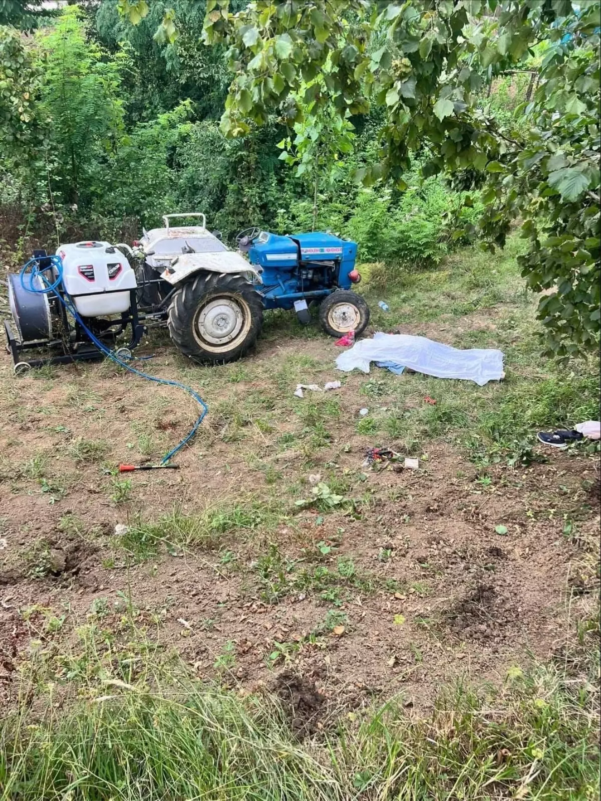 Traktör Devrildi: İlaçlama Yapan Çiftçi Hayatını Kaybetti