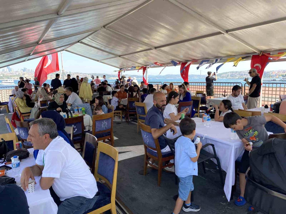 İstanbul'da şehit çocuğu ve yakınları için Boğaz turu düzenlendi