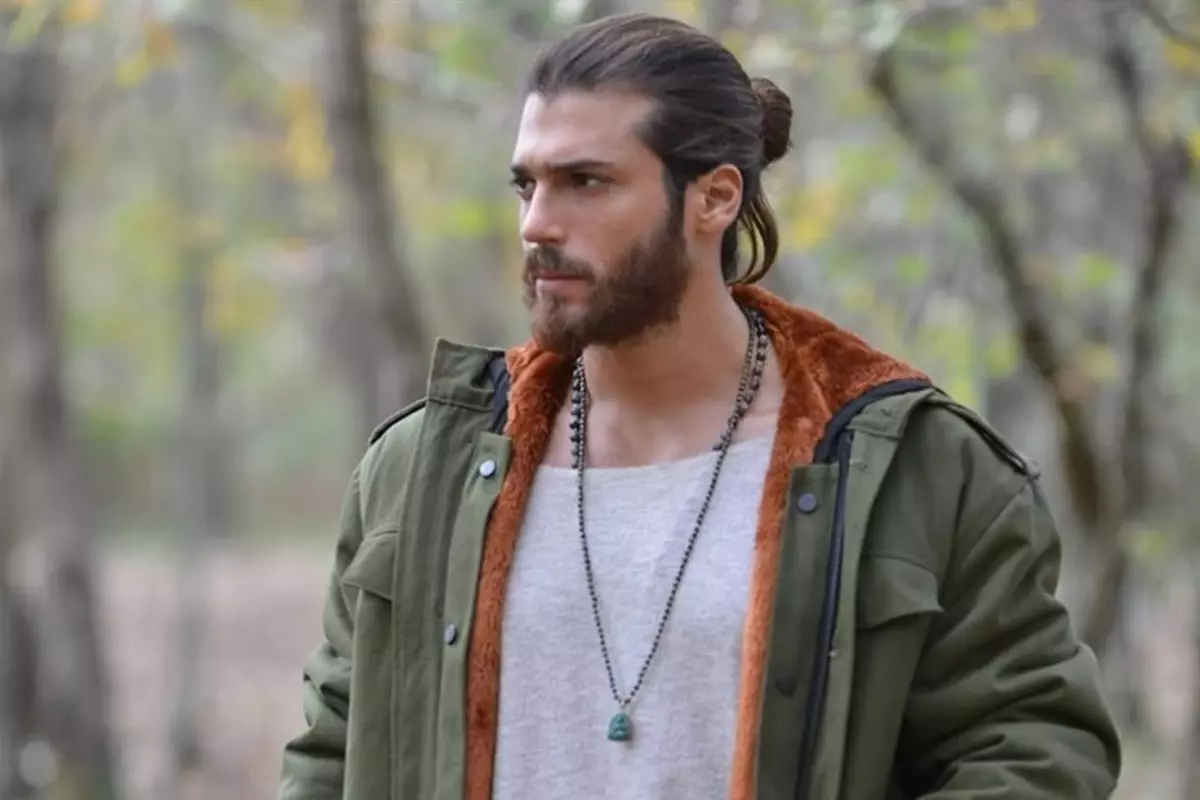İtalya'yı ülkesine tercih eden Can Yaman sevgilisiyle Bodrum'da