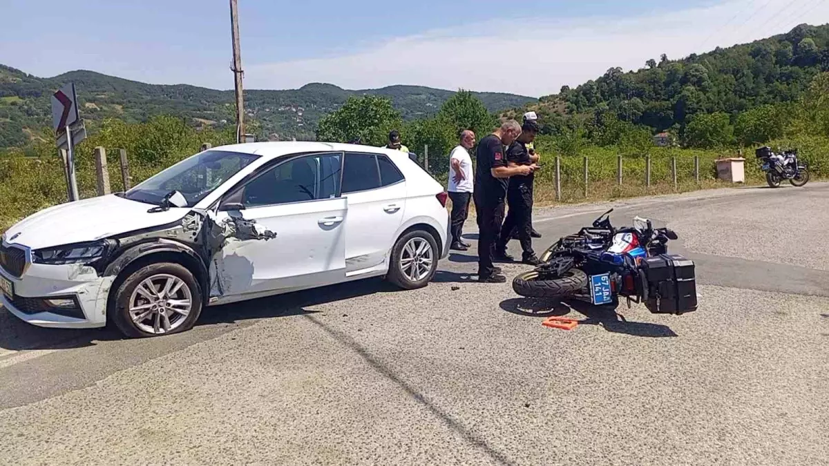 Zonguldak'ta Jandarma Motosikleti ile Otomobil Çarpıştı
