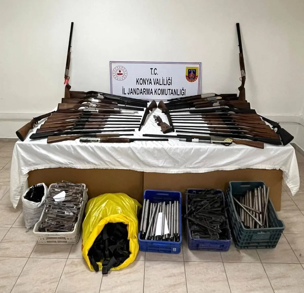 Beyşehir'de Jandarma Operasyonunda Çok Sayıda Av Tüfeği Ele Geçirildi