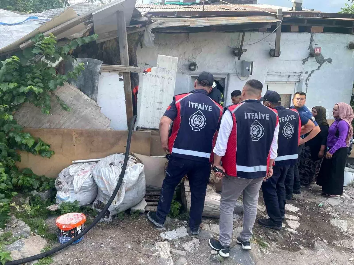 Kars'ta Odunlukta Yangın Kontrol Altına Alındı