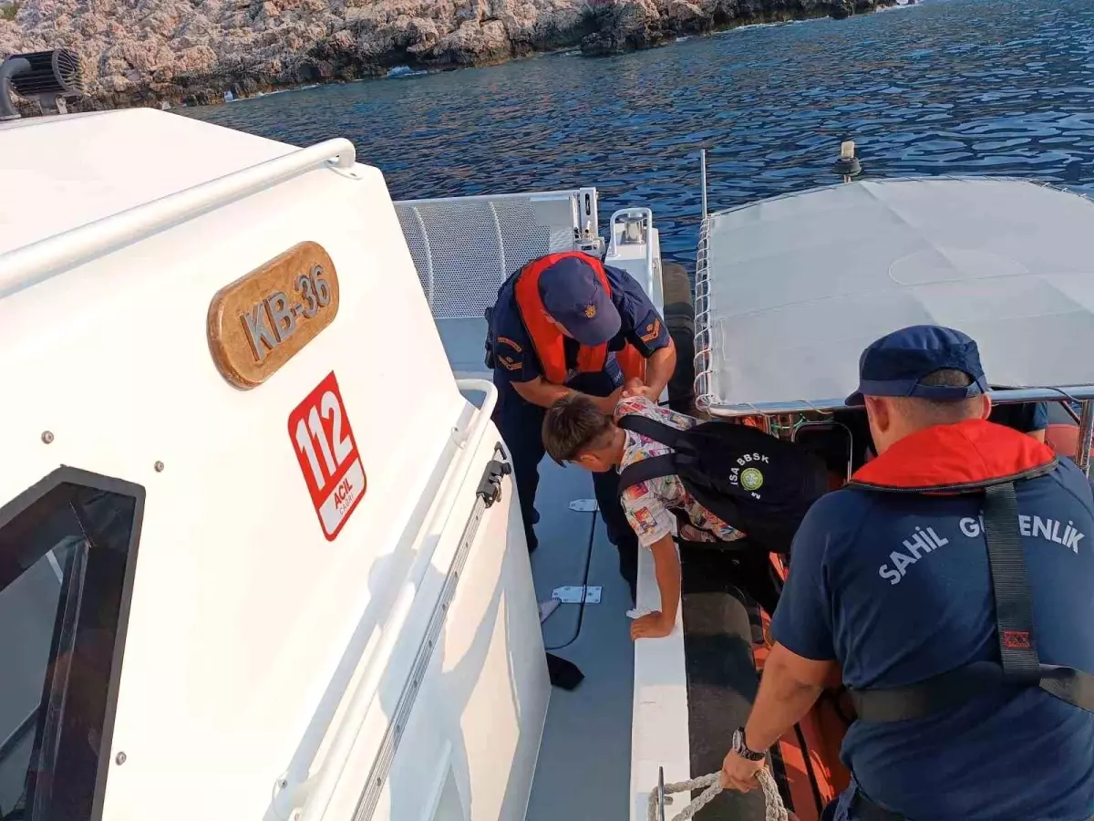 Kaş'ta Düzensiz Göçmen Operasyonu: 21 Göçmen ve 1 Organizatör Yakalandı