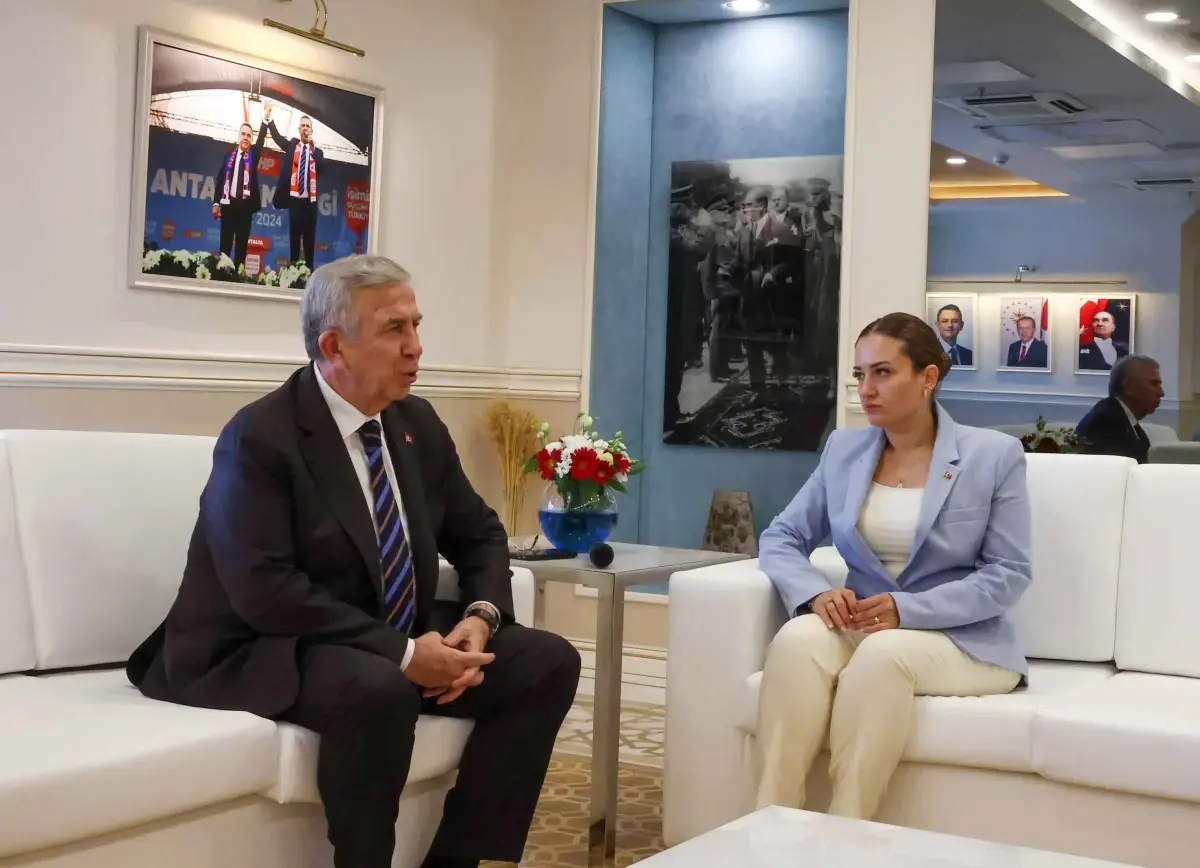Mansur Yavaş, Antalya Büyükşehir Belediyesi'ni Ziyaret Etti