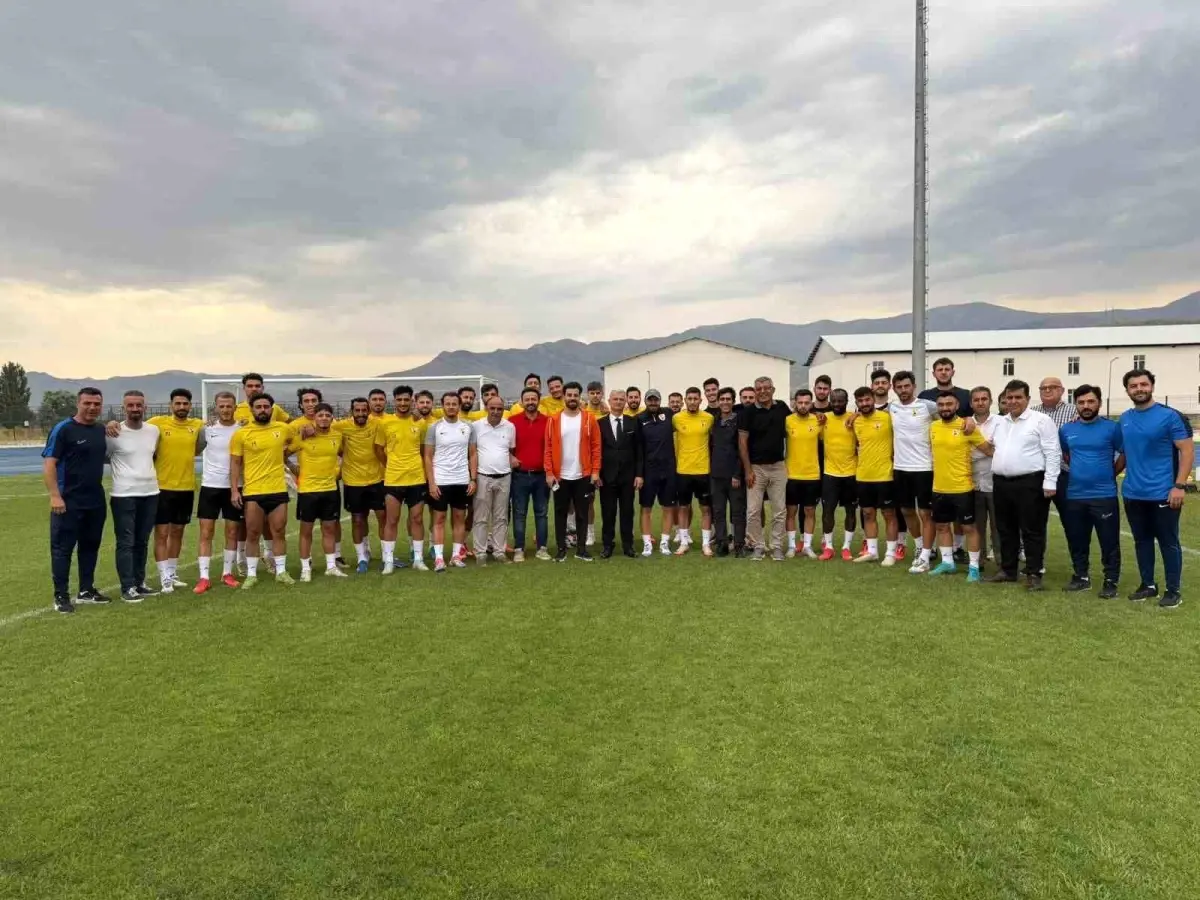 Muş Gençlik ve Spor İl Müdürü Kılıç, Muşspor'un Kamp Çalışmalarını Ziyaret Etti