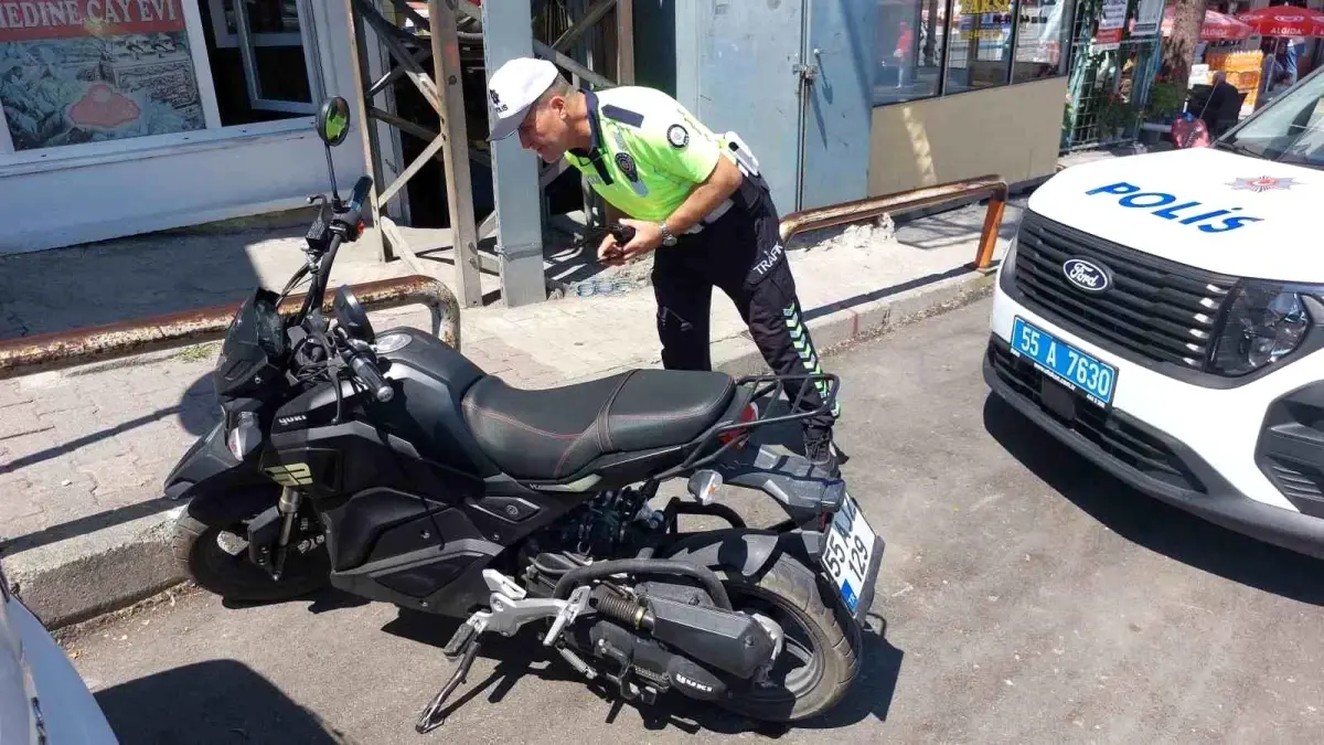 Samsun'da Otomobil ve Motosiklet Çarpıştı: 2 Yaralı