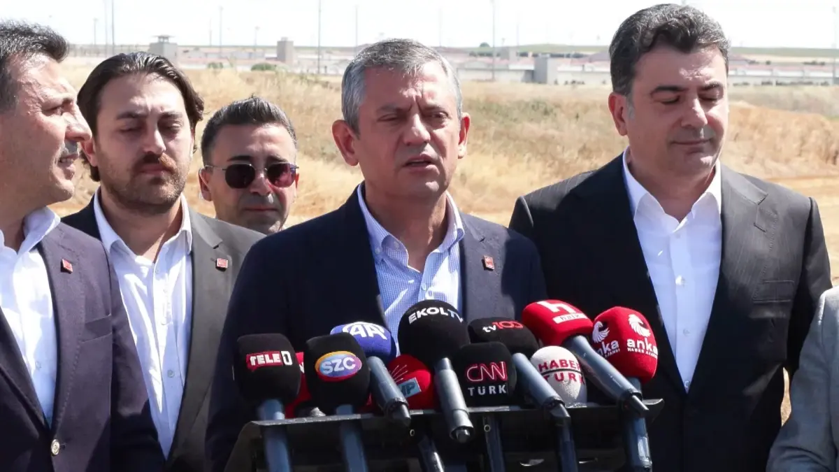 CHP Genel Başkanı Özgür Özel, Ekrem İmamoğlu'nu cezaevinde ziyaret etti