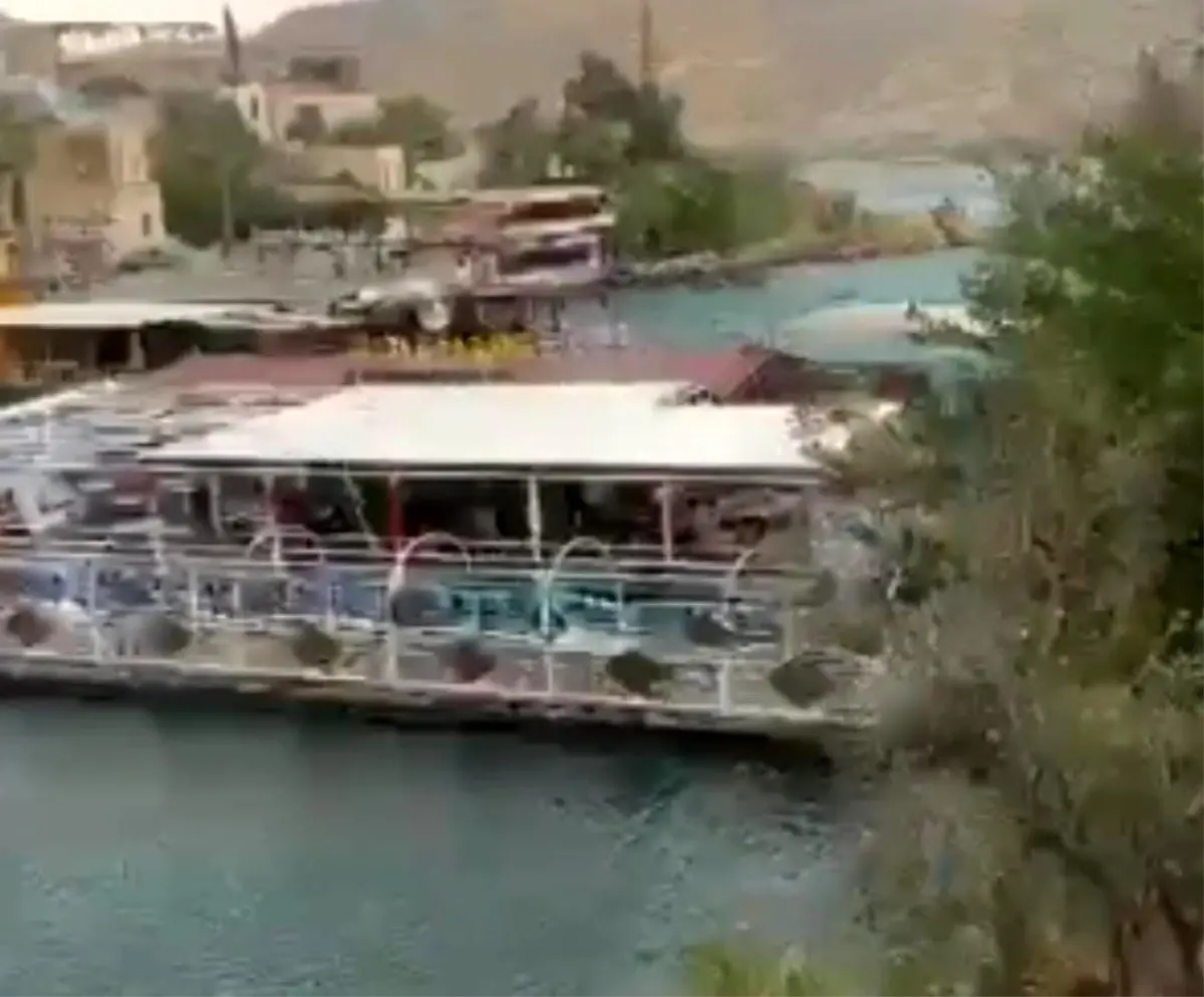 Şanlıurfa'da Fırtına, Duba Restoranı Sürükledi