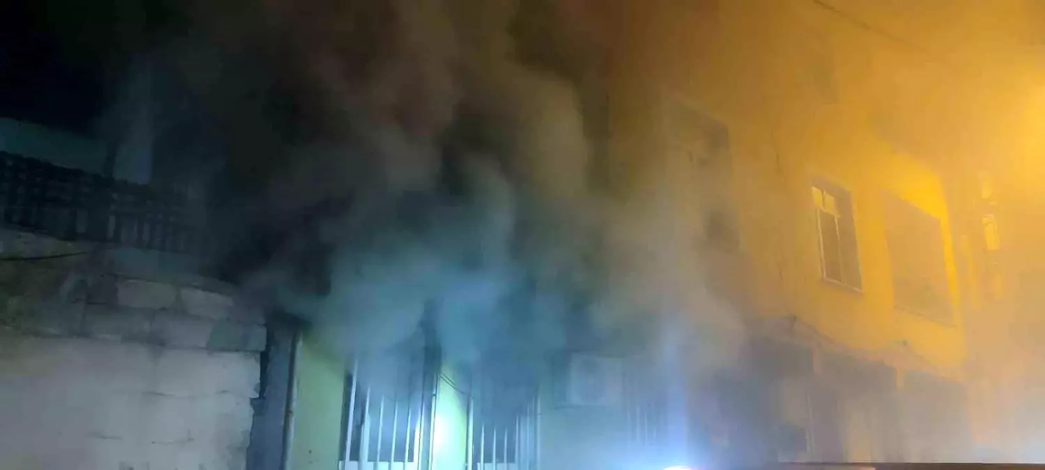 Şanlıurfa'da Yangın: 1 Çocuk ve 2 Yetişkin Hastaneye Kaldırıldı