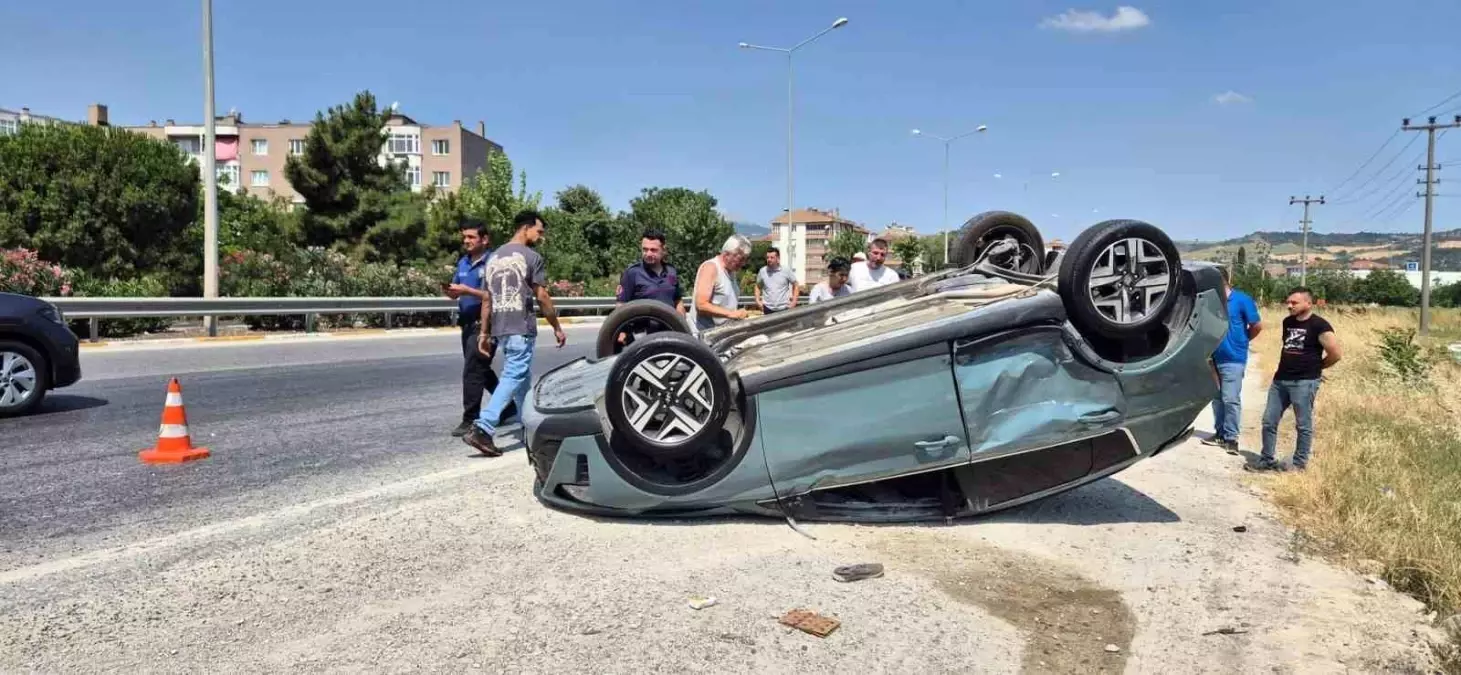 Balıkesir'de Trafik Kazası: 2 Yaralı