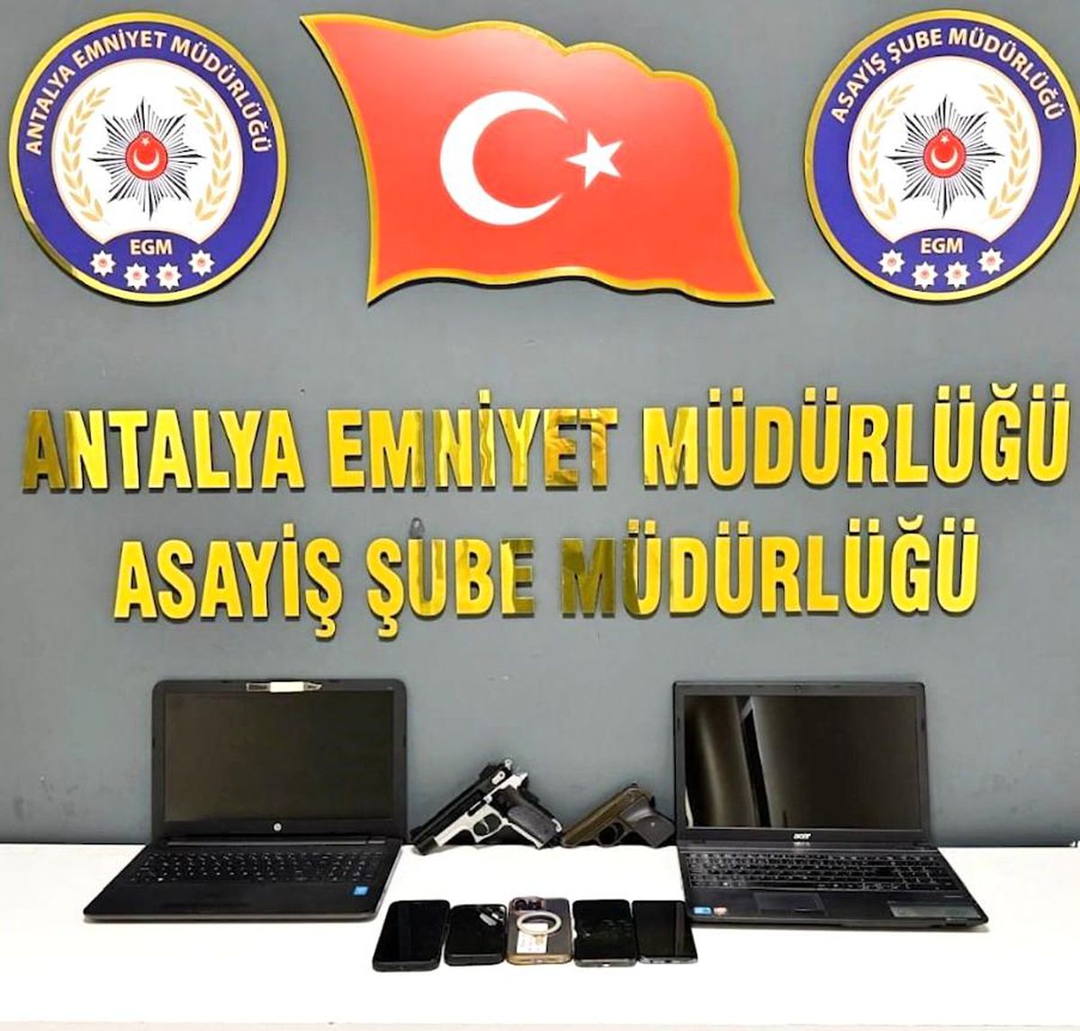 Antalya'da Terfi Vaadiyle Dolandırıcılık: 2 Şüpheli Tutuklandı