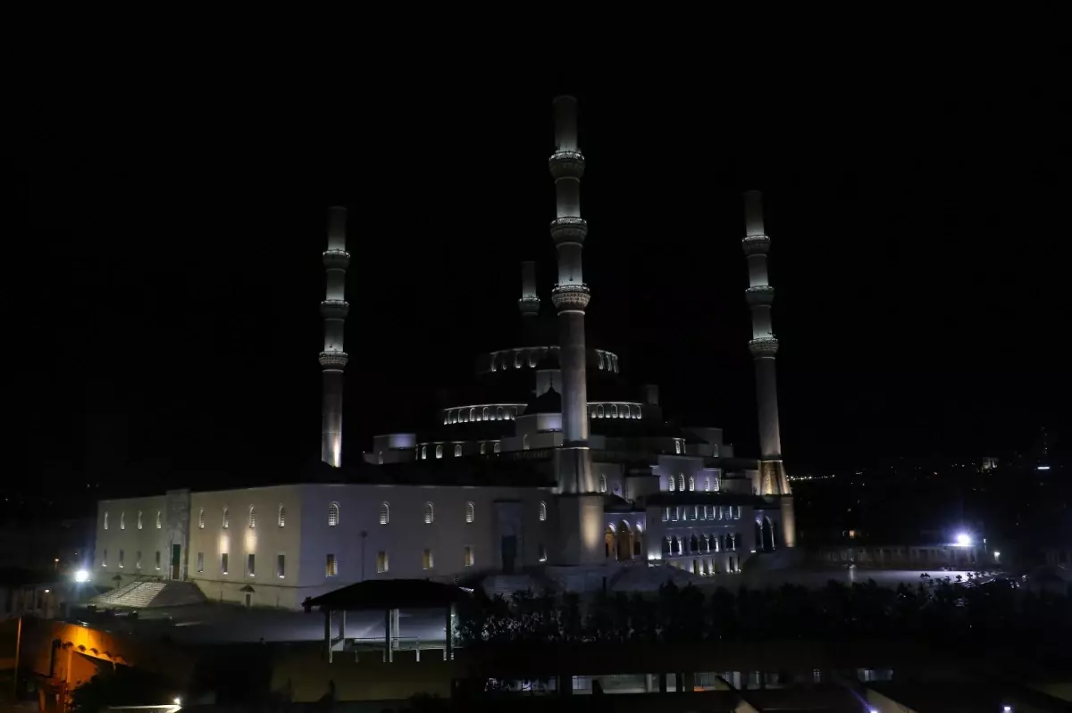 Türkiye'de 15 Temmuz İçin Camilerde Sela Okundu