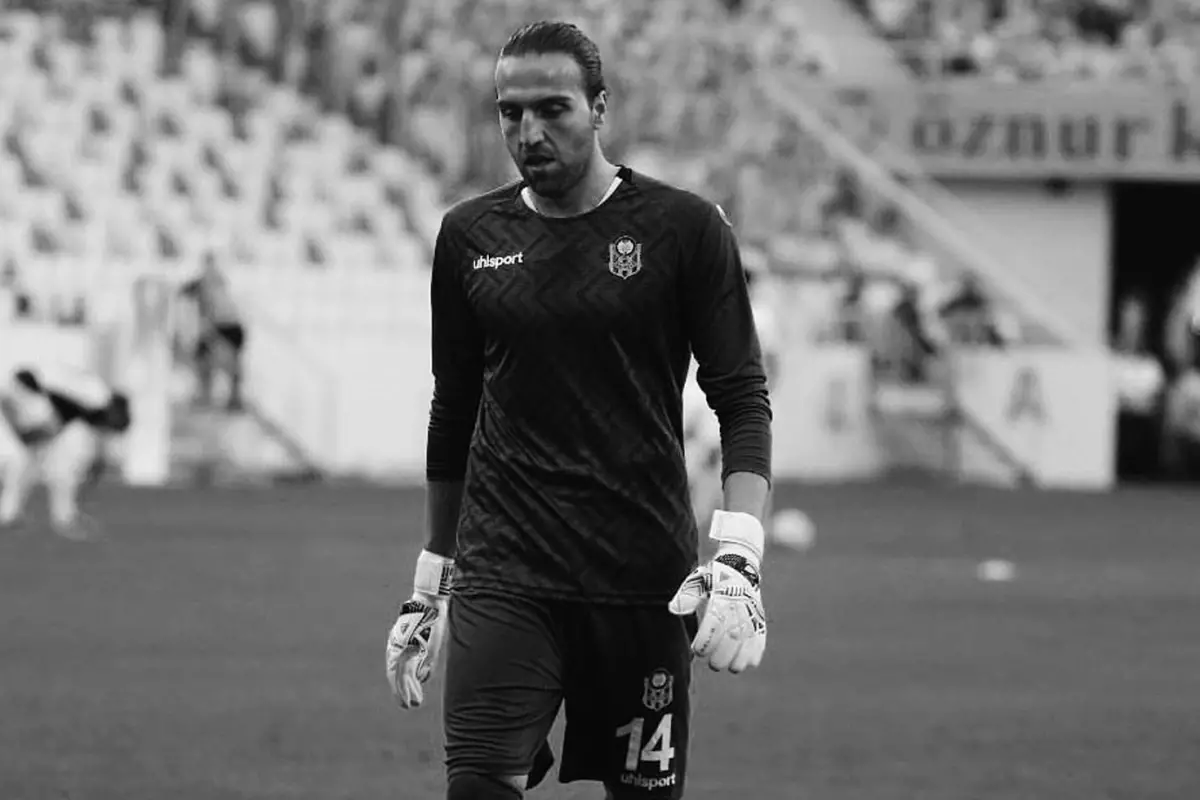 Yeni Malatyaspor, depremde hayatını kaybeden Ahmet Eyüp'ün formasını emekli etti