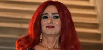 Yıldız Tilbe yeni yaşını sahnede kutladı